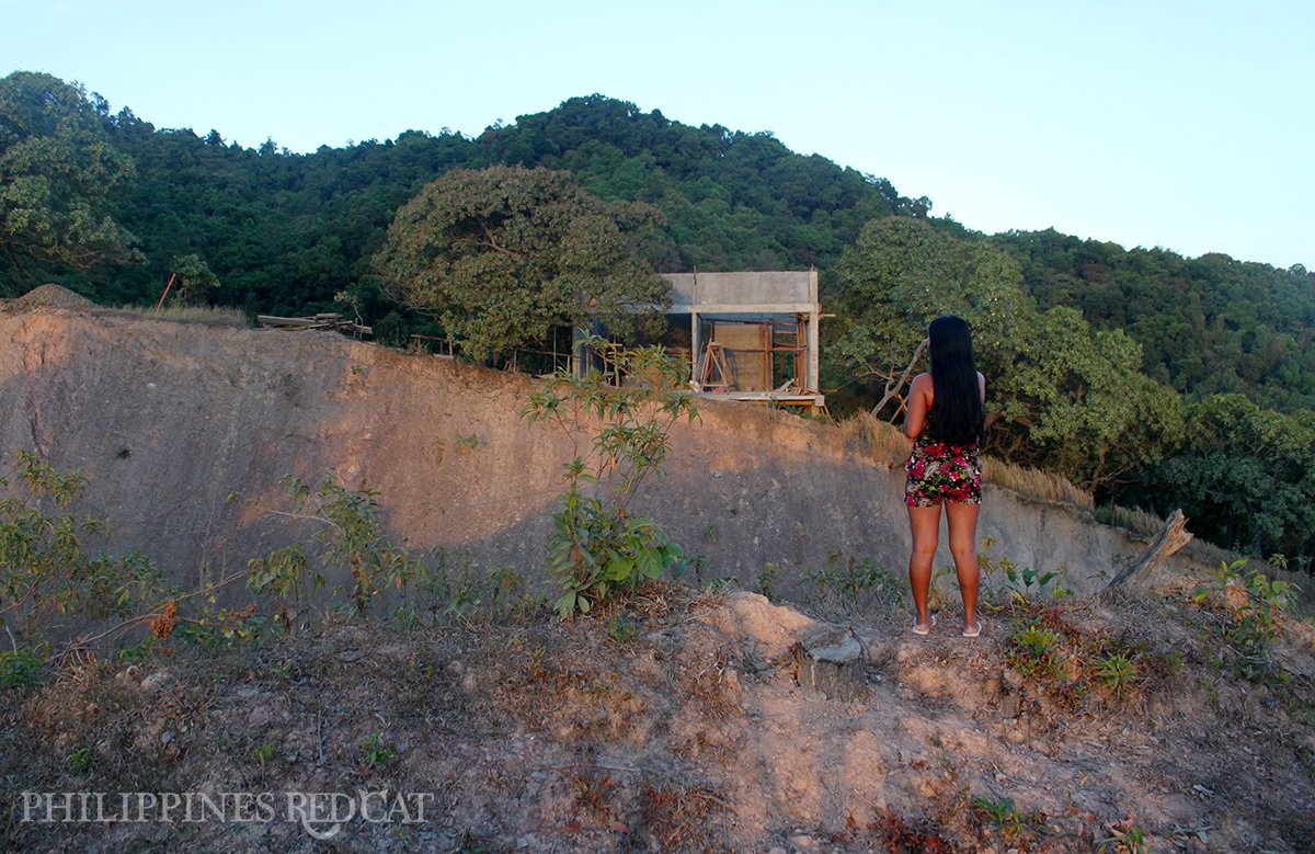 El Nido Woman