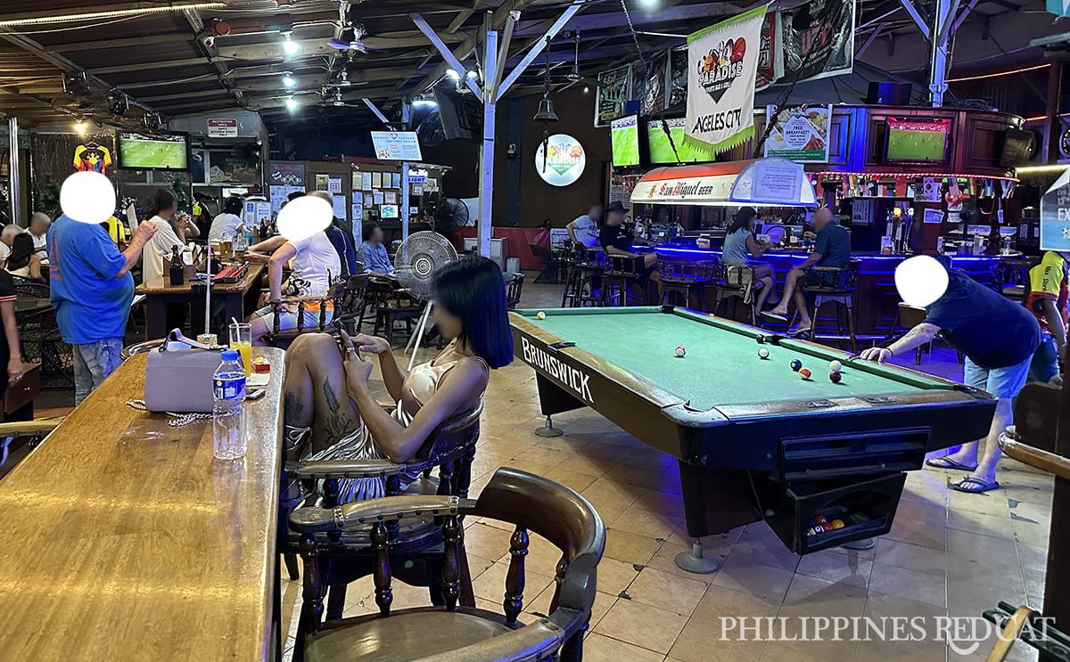 Ladyboy in Angeles Bar